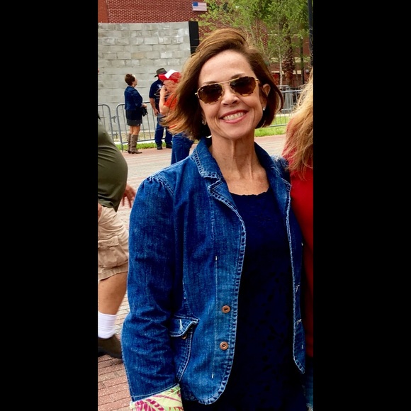 Meet your Posher, Laura - Picture 1 of 1