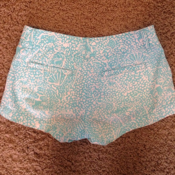 size 00 Lilly Pulitzer shorts - Picture 2 of 4