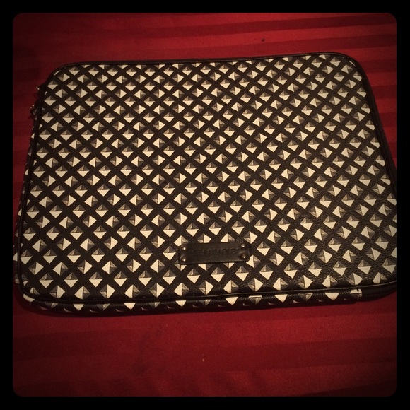 NWOT Vera Bradley laptop case 14"