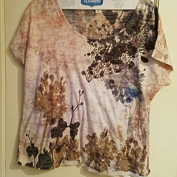 Coldwater Creek lined ladies t-shirt. Size m