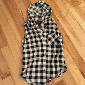 Sleeveless plaid button up shirt