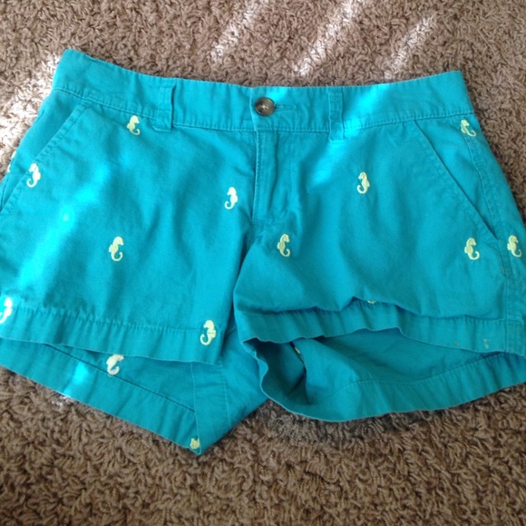 Old navy seahorse shorts - Picture 1 of 3
