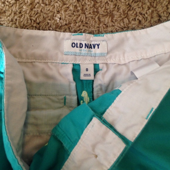 Old navy seahorse shorts - Picture 3 of 3