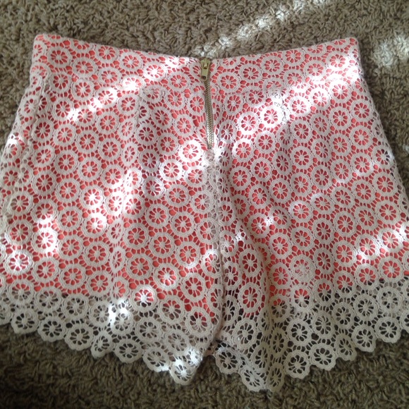 BCBG shorts - Picture 2 of 2