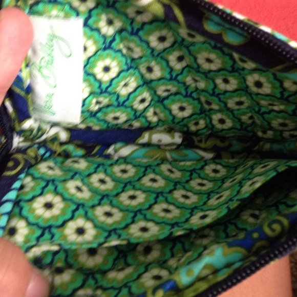 Vera Bradley wristlet🚫NO TRADES🚫 - Picture 2 of 3