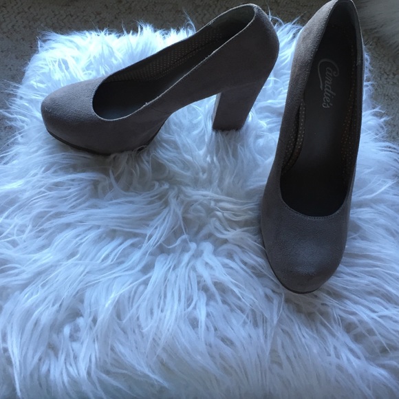 Candies grey suede pumps