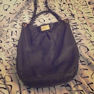 Authentic LARGE olive green Q hilier