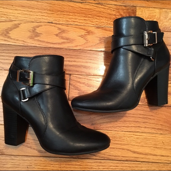Black heeled booties size 5 1/2