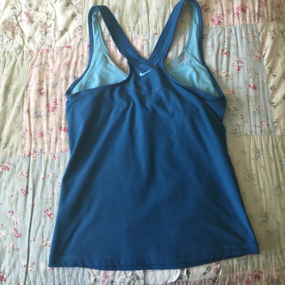 Nike Razorback Tank - Picture 2 of 2