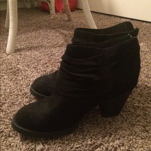 BARELY WORN - black BC Booties