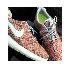🆕 Nike Roshes