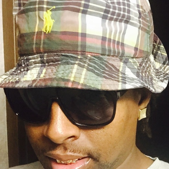 Meet your Posher, Demitris