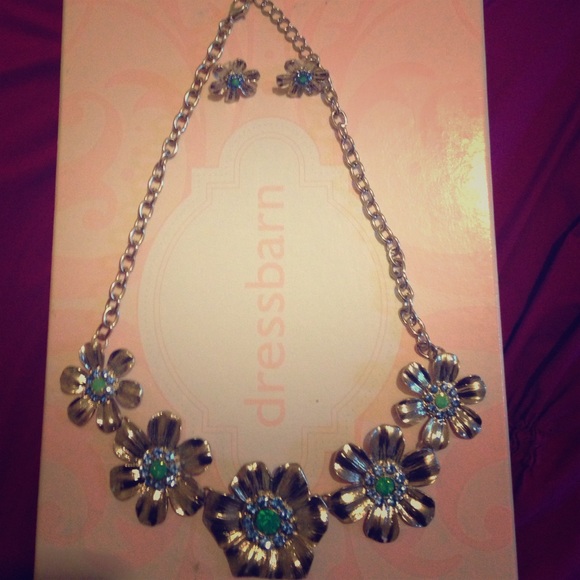 Flower statement necklace and matching earrings!