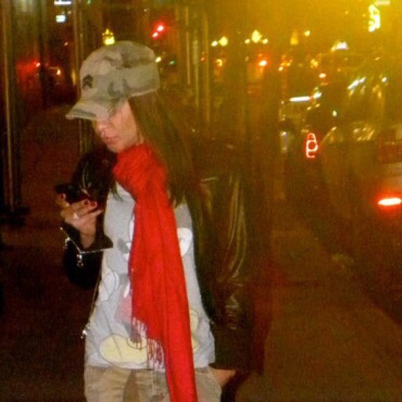 Keep your OFFERS CLASSY. NO TRADES. Unless....🤑🤑 - Picture 2 of 4