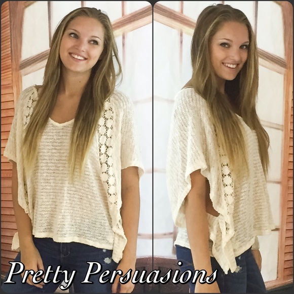 SALE‼️ NWT Boho Batwing Crochet Inset Fluttery Top - Picture 3 of 4