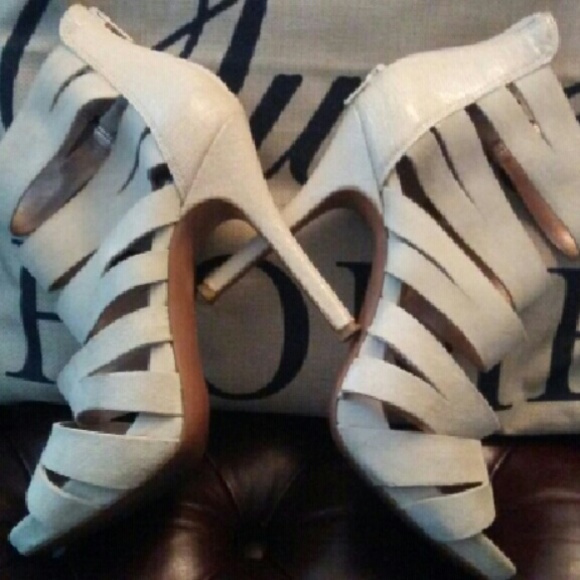 BCBG suede 3in heels