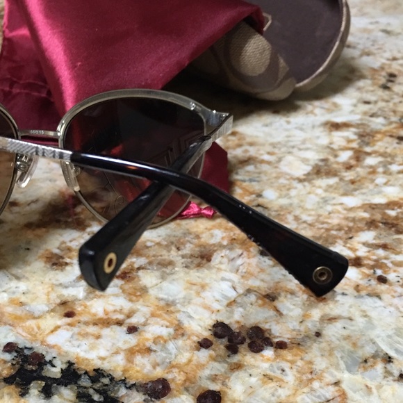 Coach Sunglasses - Picture 4 of 4