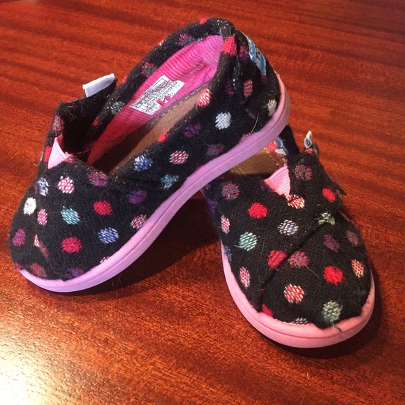 Polka dot Toms