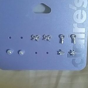 4pairs of claire's earings
