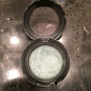 BRILL/ Mac eyeshadow authentic
