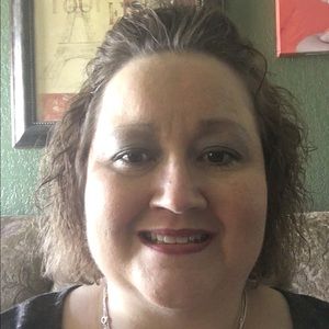 Meet your Posher, Lora