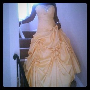 Yellow prom/wedding dress