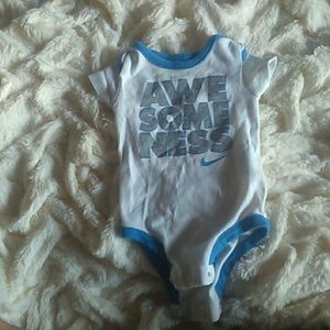 Nike onesie size 0/3 months