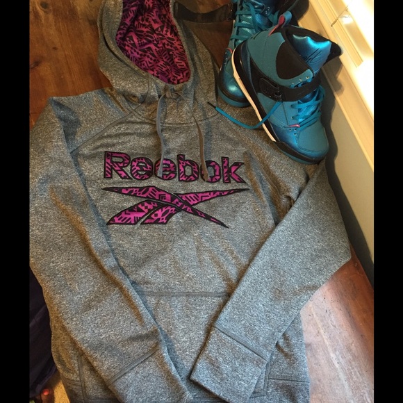 Reebok Hoodie 10/10 HP🎉🍾 BEST IN TOPS
