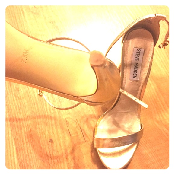 Steve Madden 4.5 in gold heels size 7.5