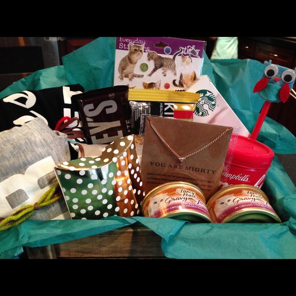 ✨YOU ARE MIGHTY GOLD NECKLACE ON CARDSTOCK PLACARD - Picture 4 of 4