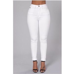 ✨High waisted skinnies in white ✨