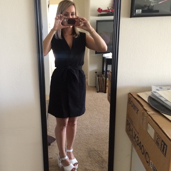 H&M black sleeveless waistcoat with tie