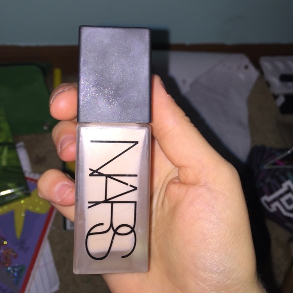 Nars all day luminous weightless foundation