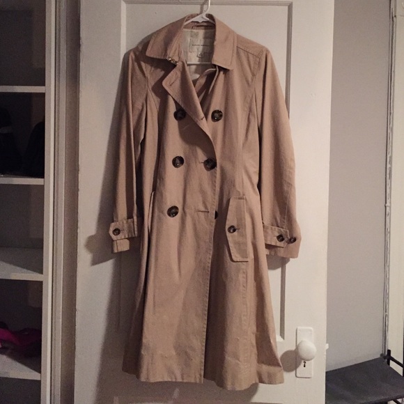 Classic trench in honey tan