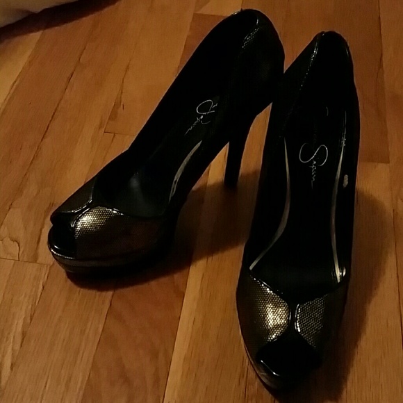Jessica Simpson pumps