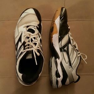Women's Mizuno volleyball shoes