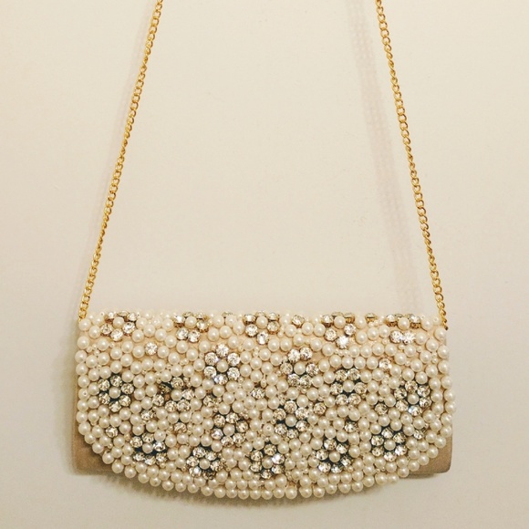 Pearl / rhinestone clutch with chain