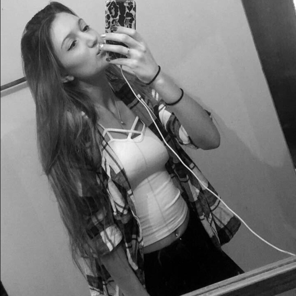 🌸😊MEET YOUR POSHER SELLER😊🌸