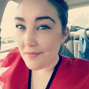 Meet your Posher, Lora