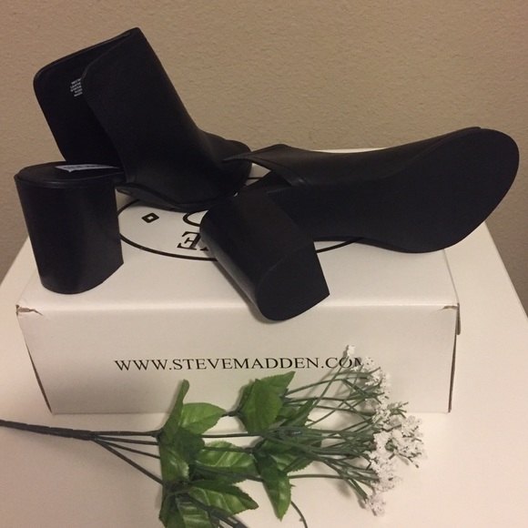 CLEARANCE! Steve Madden peep toe mules - Picture 3 of 4