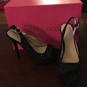 Black gemstone peak toe sling back dangles size 7