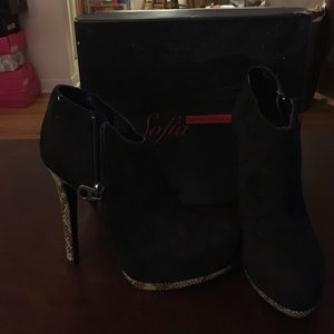 Sofia Vergara black suede w/reptile embezzled heel