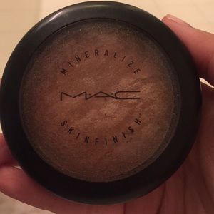 Mac soft and gentle highlighter