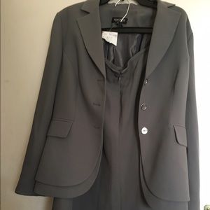 NWT Skirt suit