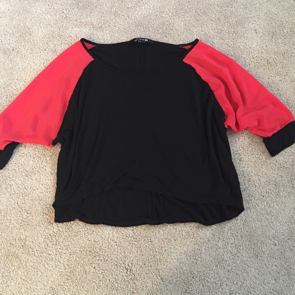 Quarter sleeve flowy shirt