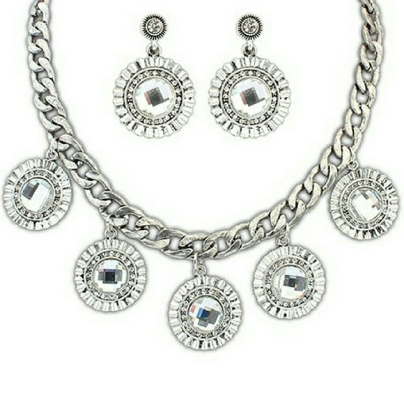 Silver / crystal pendant necklace & earring set