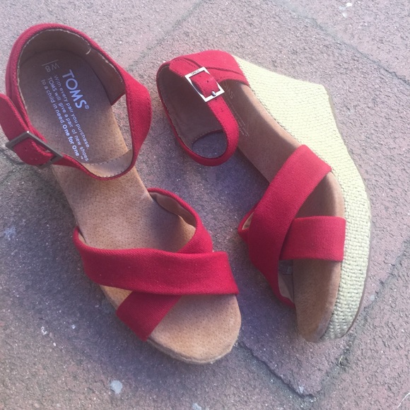 Toms Wedge size 8