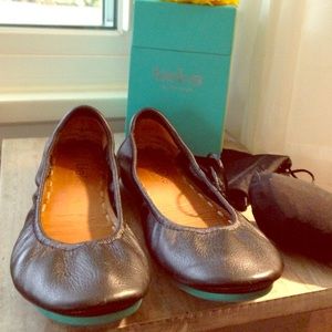 Matte Black Tieks with box, flower and bags.