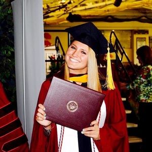 Meet your Posher, Hallie