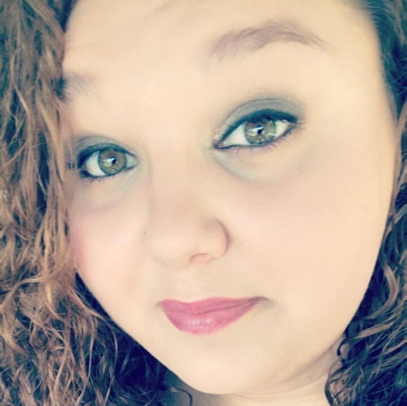 Meet your Posher, Melissa - Picture 2 of 2